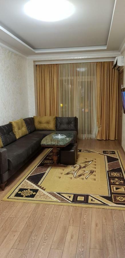Nino Apartment On Pirosmani Batumi Exteriör bild